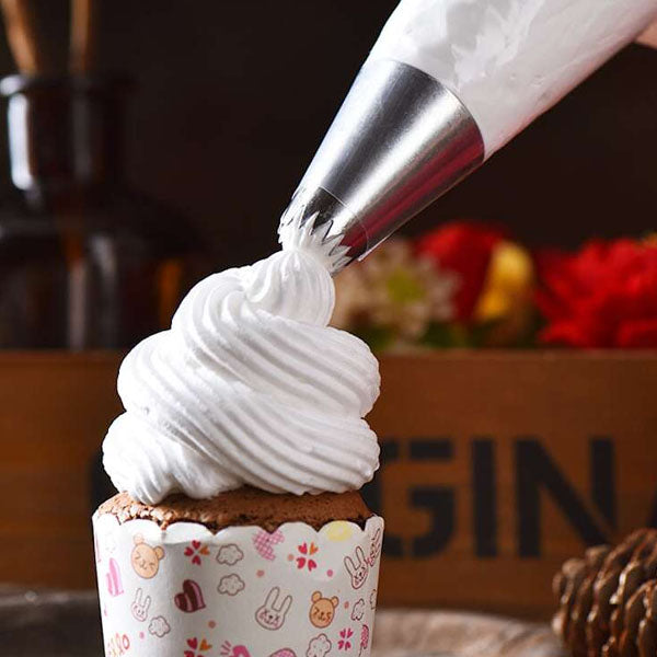 creme patisserie sur muffin avec douille patisserie