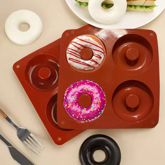 deux moule donuts sur table