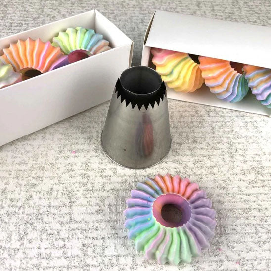 douille patisserie avec creme colore