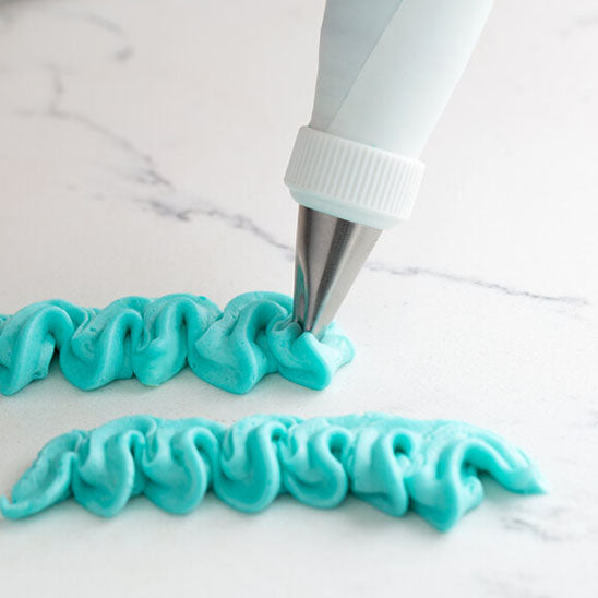 forme douille en patisserie bleu