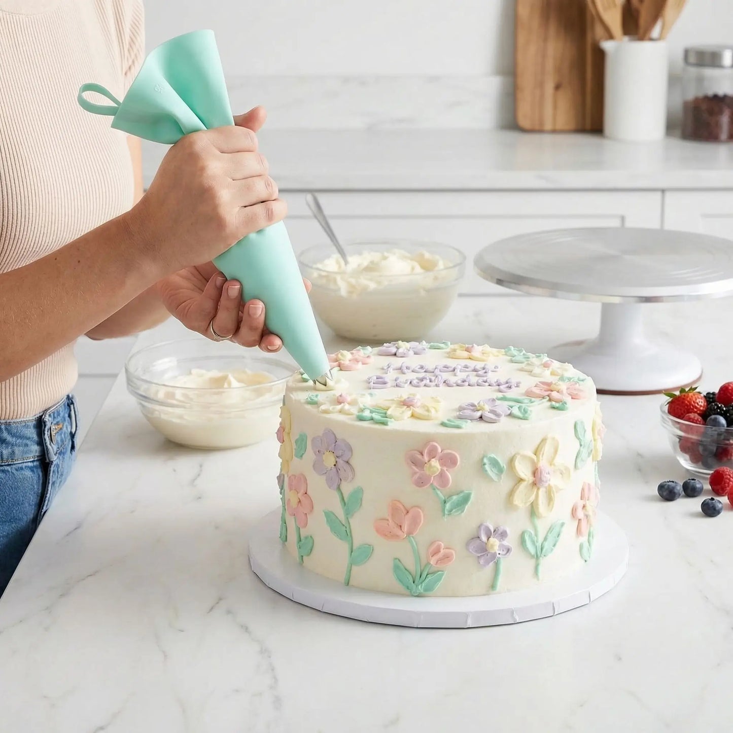 Décoration grand gâteau avec Poche douille silicone