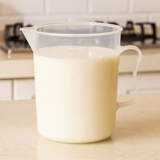 lait dans verre doseur