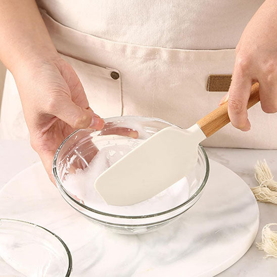 melange preparation avec spatule