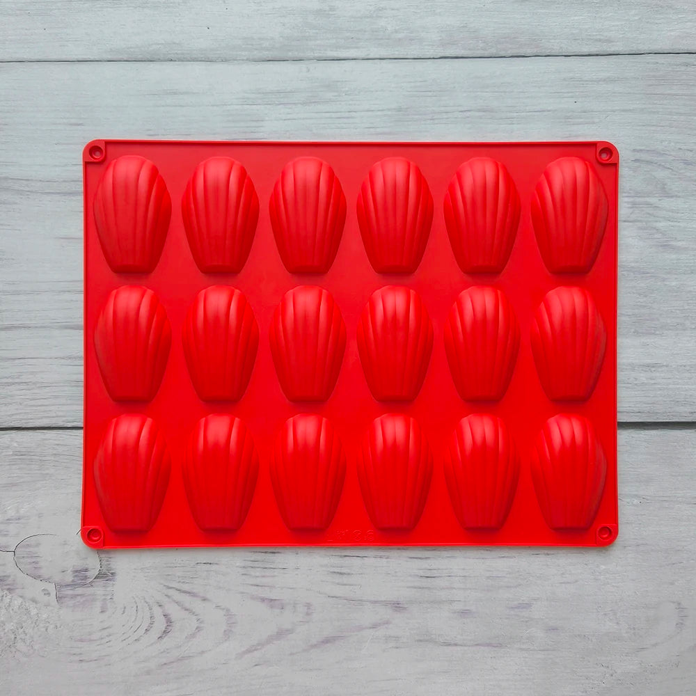 moule a madeleine rouge