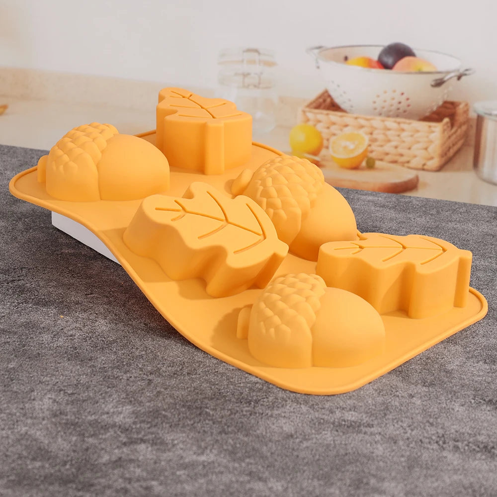 moule en silicone pour gateau sur plan table cuisine