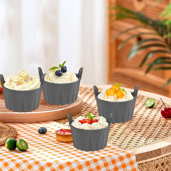 moule muffin couleur gris sur table