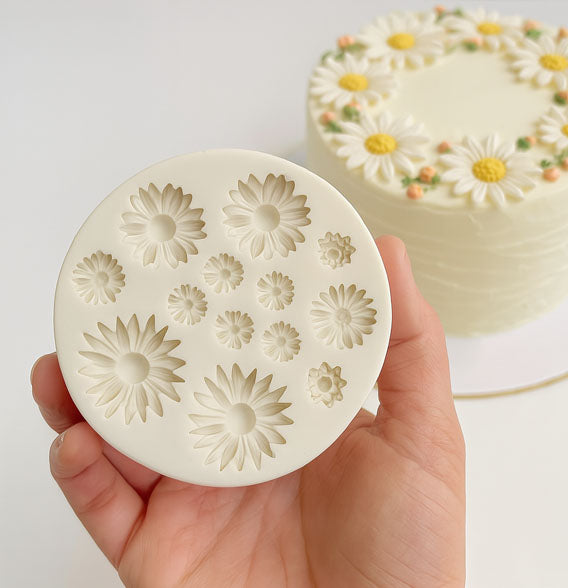 moule silicone avec gateau decorer avec marguerite