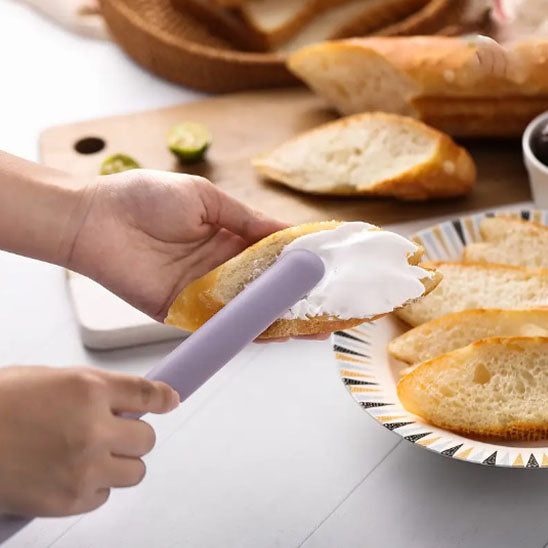 nappage avec spatule cuisine violet