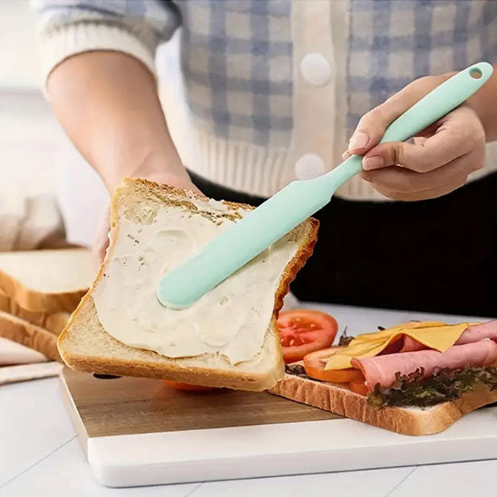 nappage pain avec spatule cuisine