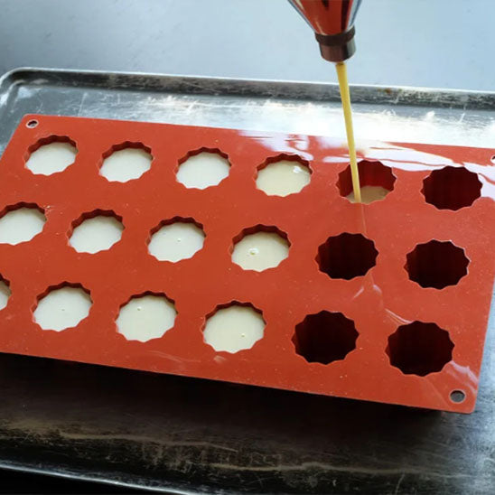 preparation gateau dans moules en silicone