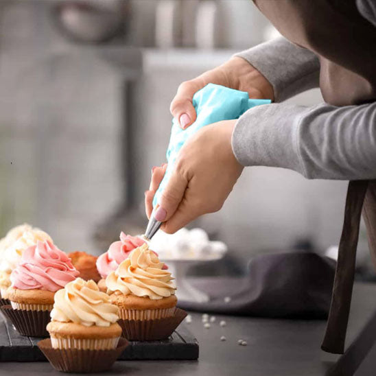 realisaton decoration cupcake avec poche a douille