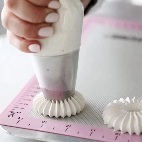 realisaton meringue avec douille patisserie