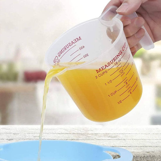 versement jus avec verre doseur