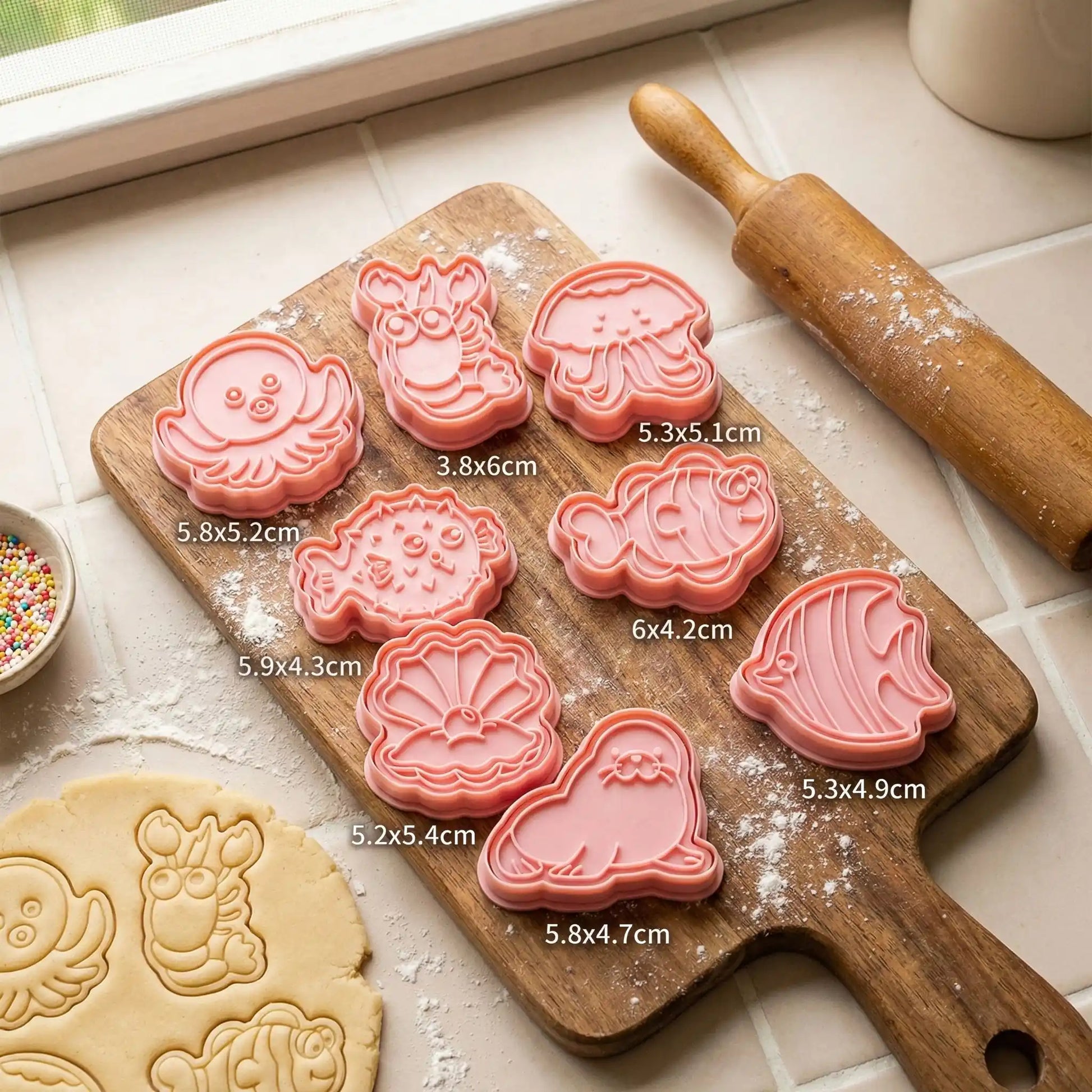 8 Emporte Piece pour Biscuit thème océan sur table cuisine