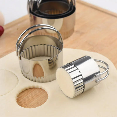 Emporte pieces ronds inox bords dentelés découpe pâte cercles