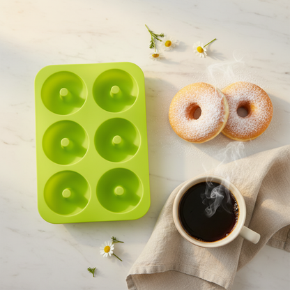 Moule Donut avec donuts et café sur table marbre