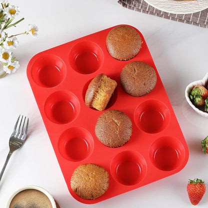 gateau demouler dans moule a muffin rouge