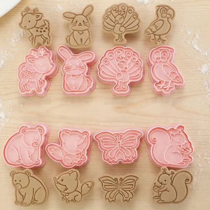 Emporte Piece pour Biscuit avec biscuit animaux sur table bois