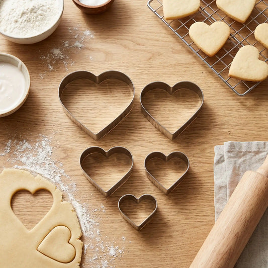 Emporte Piece en Coeur sur table en bois