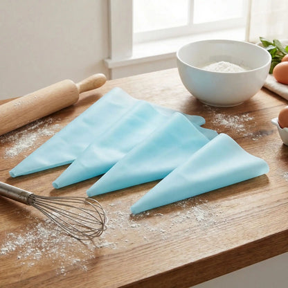 Poche à douille professionnelle réutilisable bleu sur table cuisine