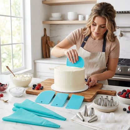 Femme décorant cake avec Kit Pâtisserie Professionnel