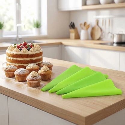 Poche à douille professionnelle posé sur table avec pâtisserie 