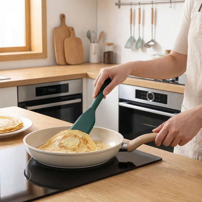 Cuisson crêpes avec Spatule à Patisserie couleur vert