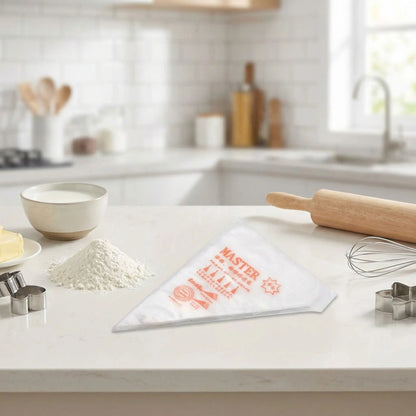 Poche jetable patisserie sur table de travail de cuisine 