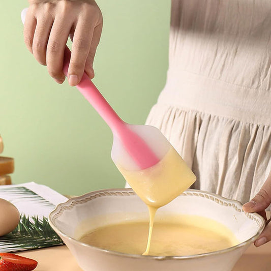 melange preparation gateau avec spatule rose