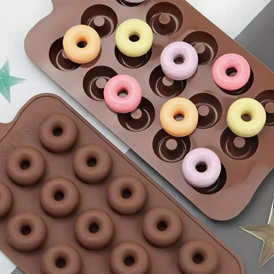 Moule donuts professionnel 15 cavités avec beignets dorés démoulés