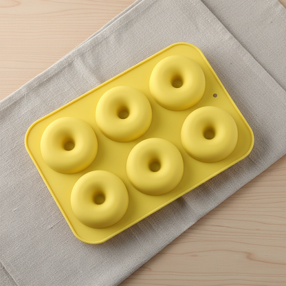 Moule pour Donuts jaune sur torchon gris table