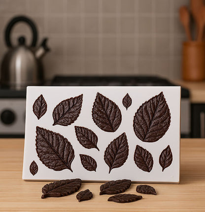 moule en silicone avec feuille chocolat