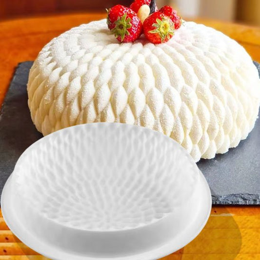 Moule entremet silicone rond avec gâteau démoulé motif pétales