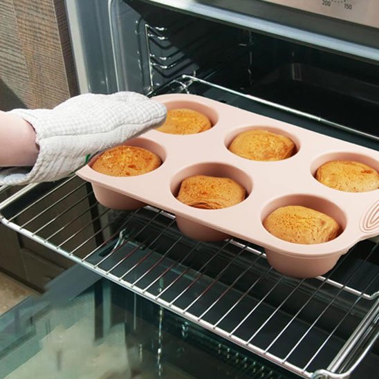 Plateau a muffin silicone rose - Poignées ergonomiques manipulation sécurisée four
