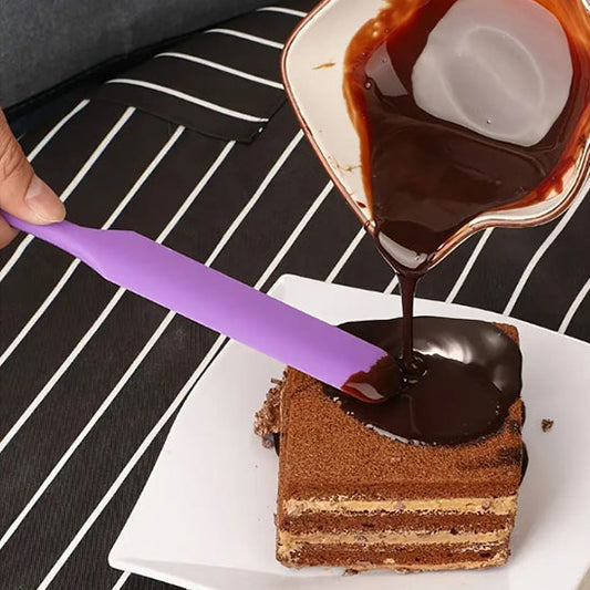 nappage gateau avec spatule cuisine