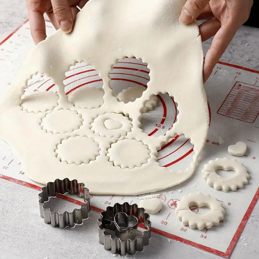 plusieur decoupe pate gateau forme coeur par emporte piece