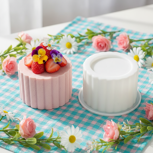 Moule à bento cake et cake sur table décoré nappé 