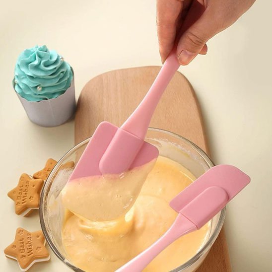 Mélange préparation avec Spatule pour patisserie