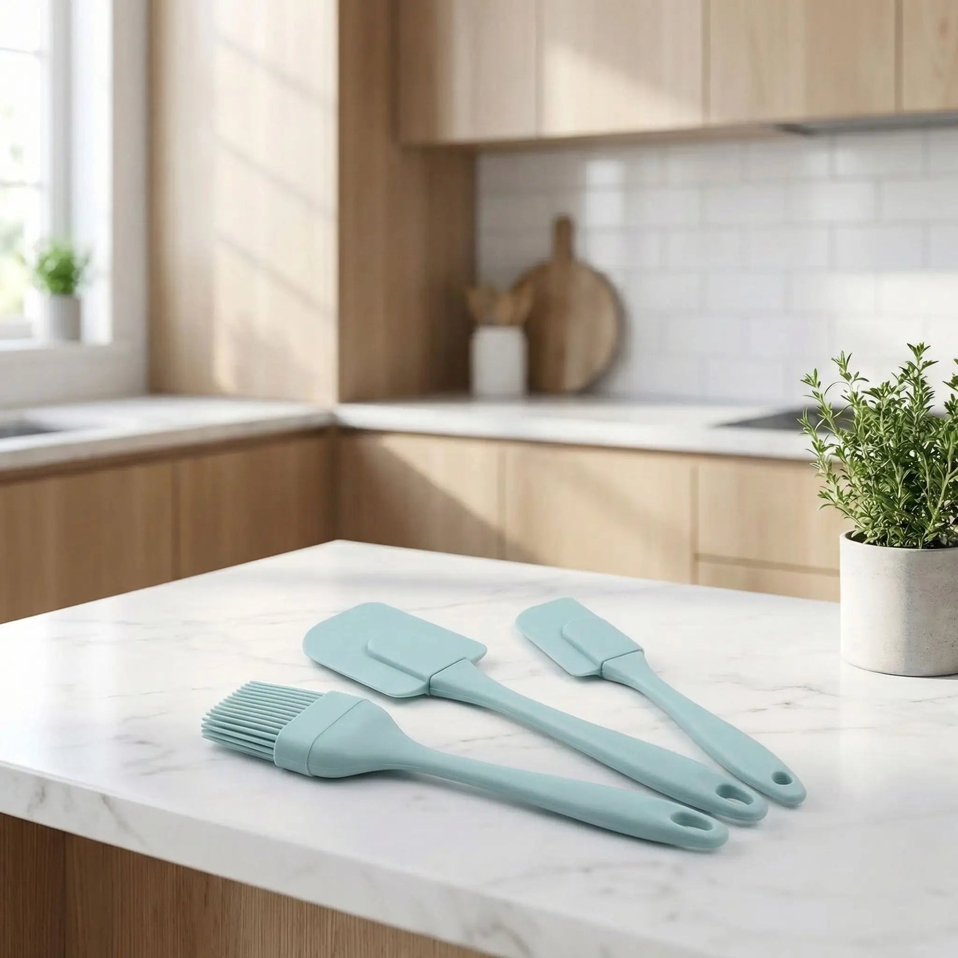 Spatule pour patisserie couleur bleu sur table