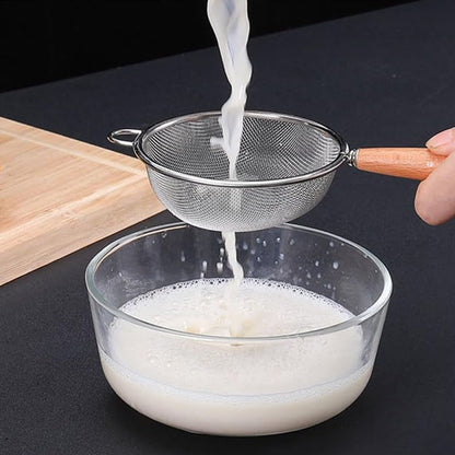 versement lait avec passoire inox